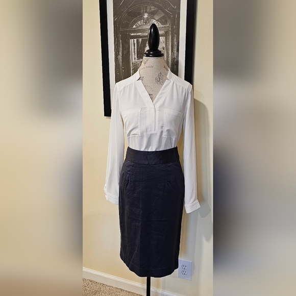 Banana Republic Dresses & Skirts - Banana Republic sz 8 gray pencil skirt